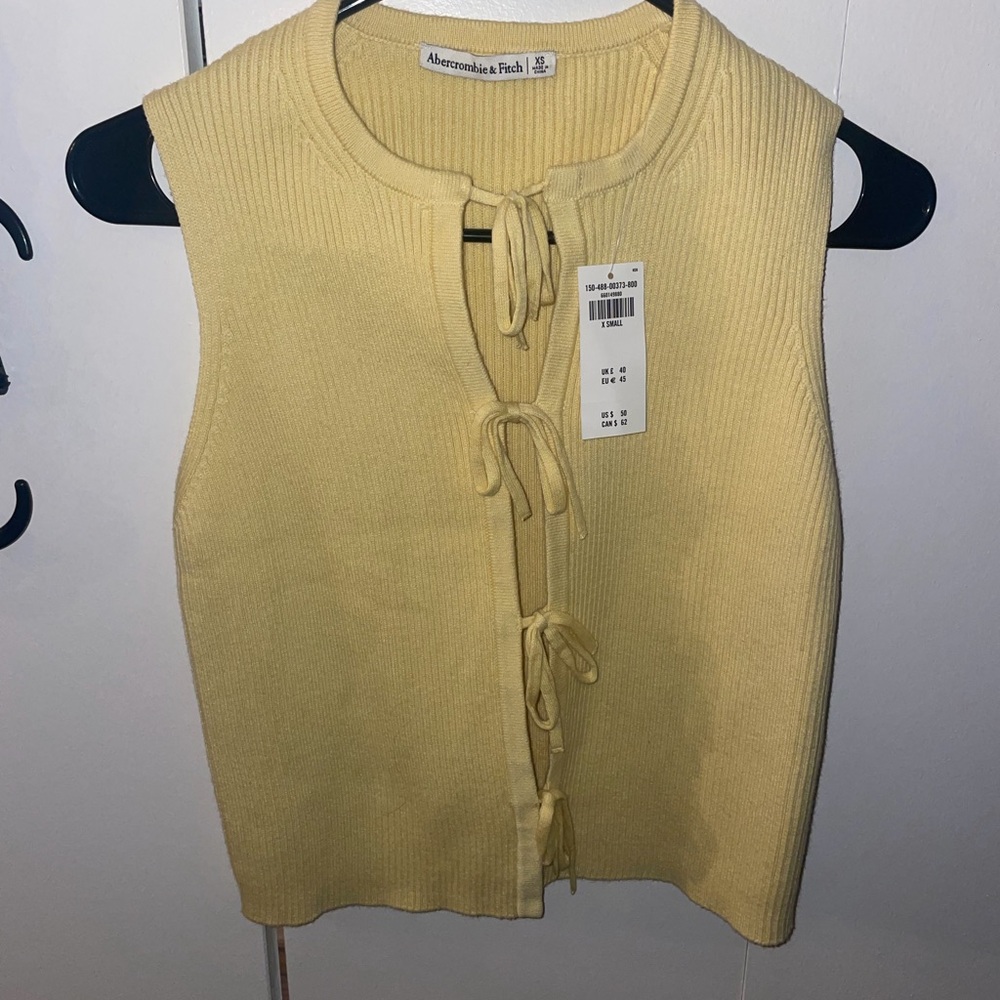 Abercrombie & Fitch Light Yellow Knit Blouse